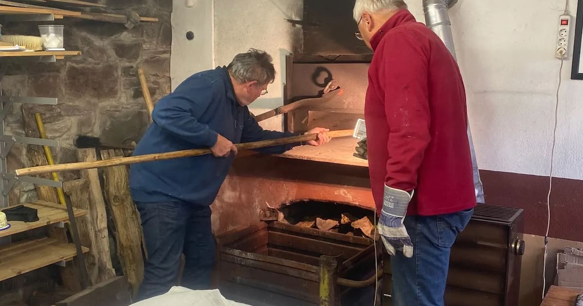 46 Brote, viele Hände, ein Dorf: So lebt in Oberndorf ein Stück Heimat ...