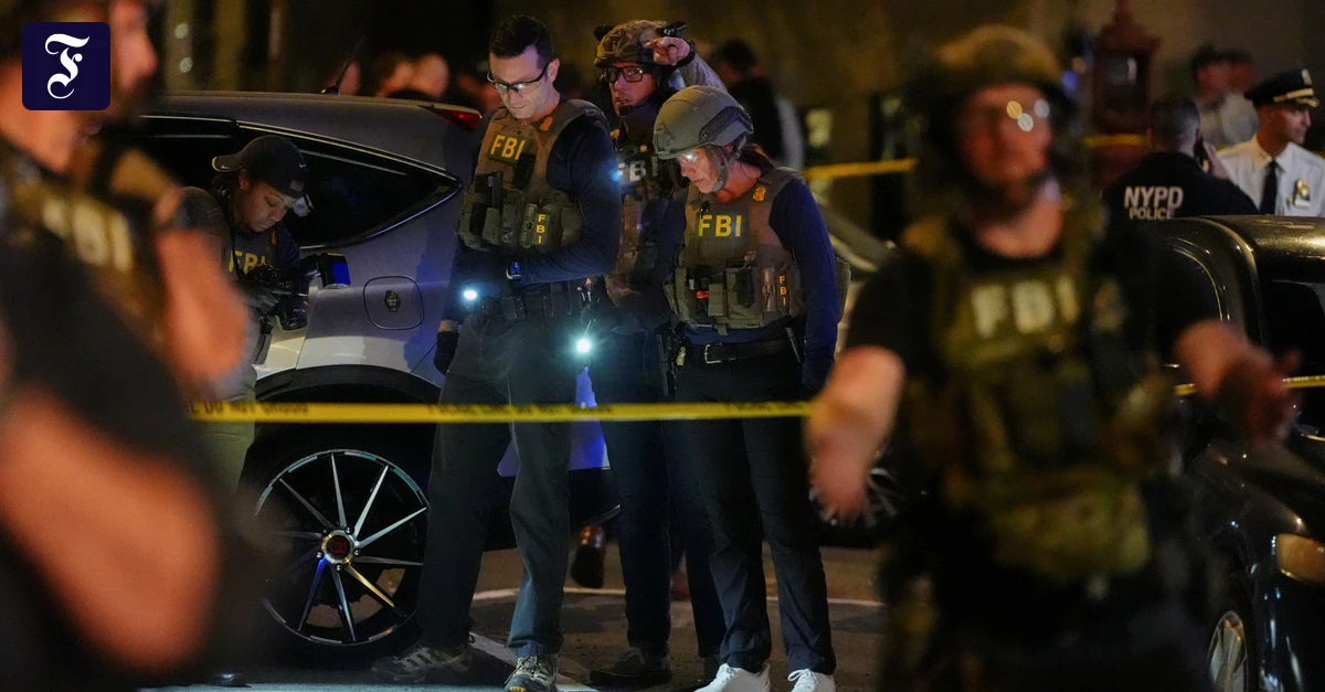 New York: ICE officer shoots at man - | child in car