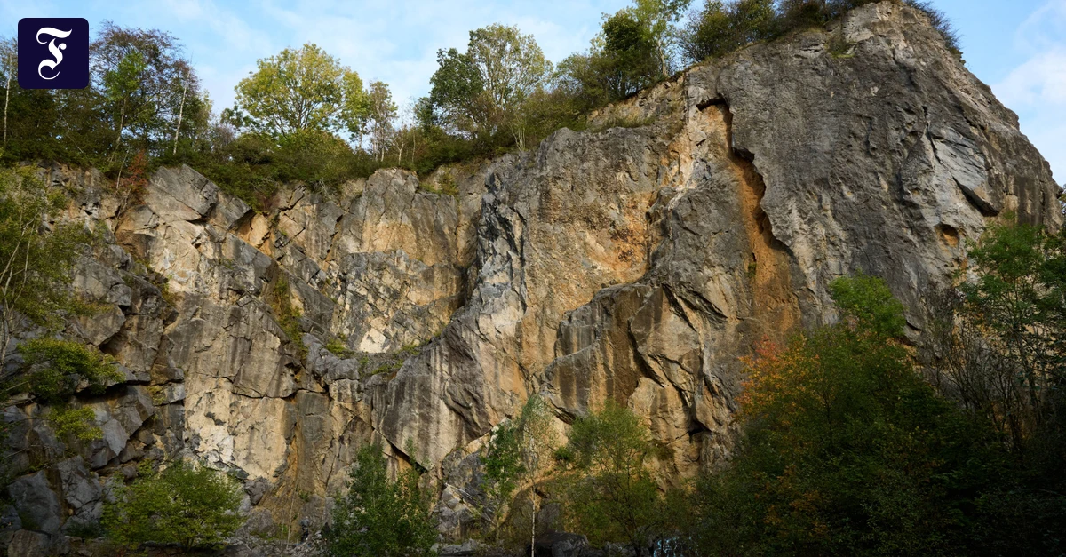 Frau stirbt bei Bungee-Sprung in Steinbruch in Warstein