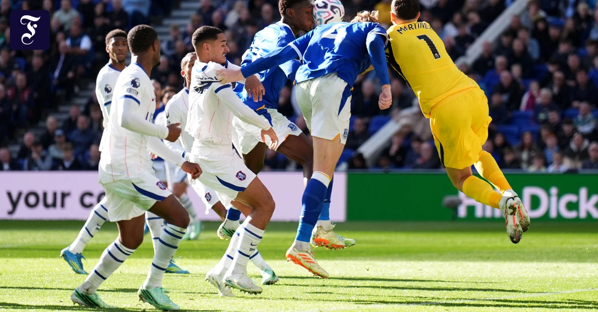 Chelsea goalkeeper Emiliano Martinez in hospital after collision