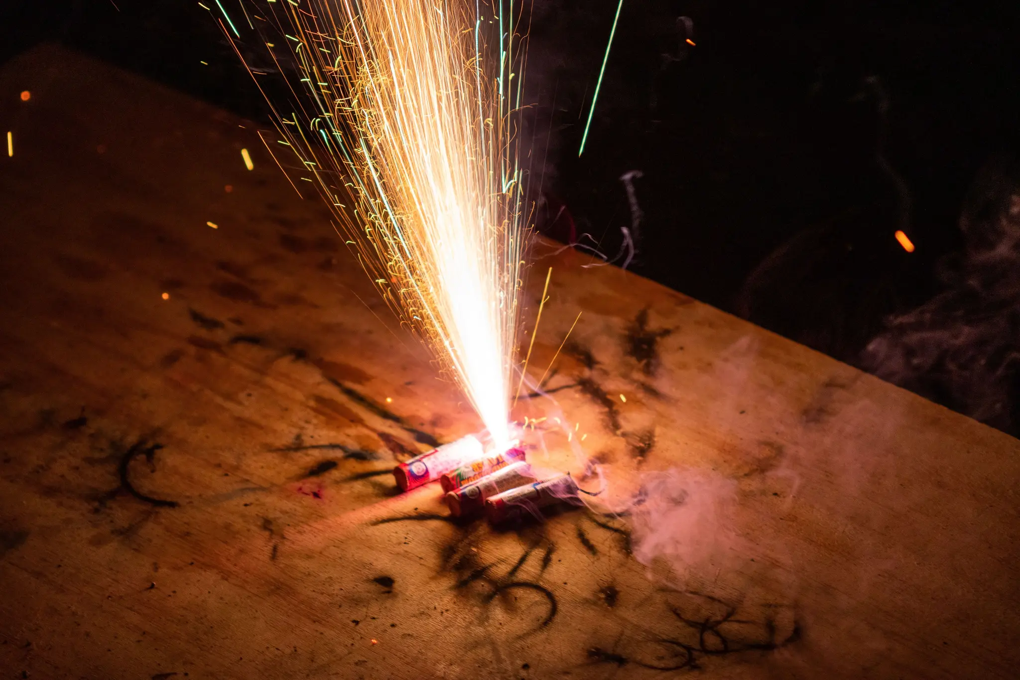 Vorfall in Imst: Zeugen gesucht – Unbekannte werfen Pyrotechnik auf ...