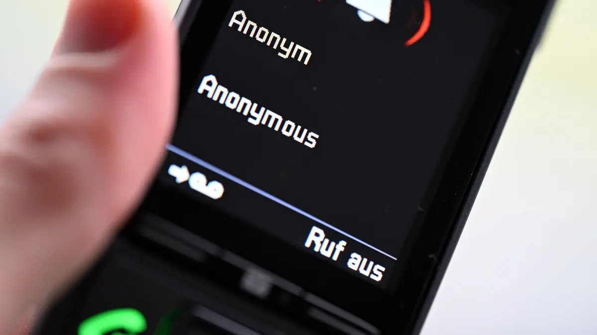 Phone scam in Waldenbuch: Fake police officers swindle a couple out of ...
